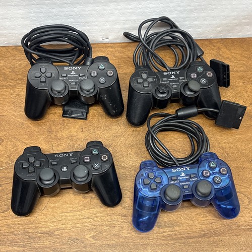 Lot ps2 controllers and 1 - controllers,
